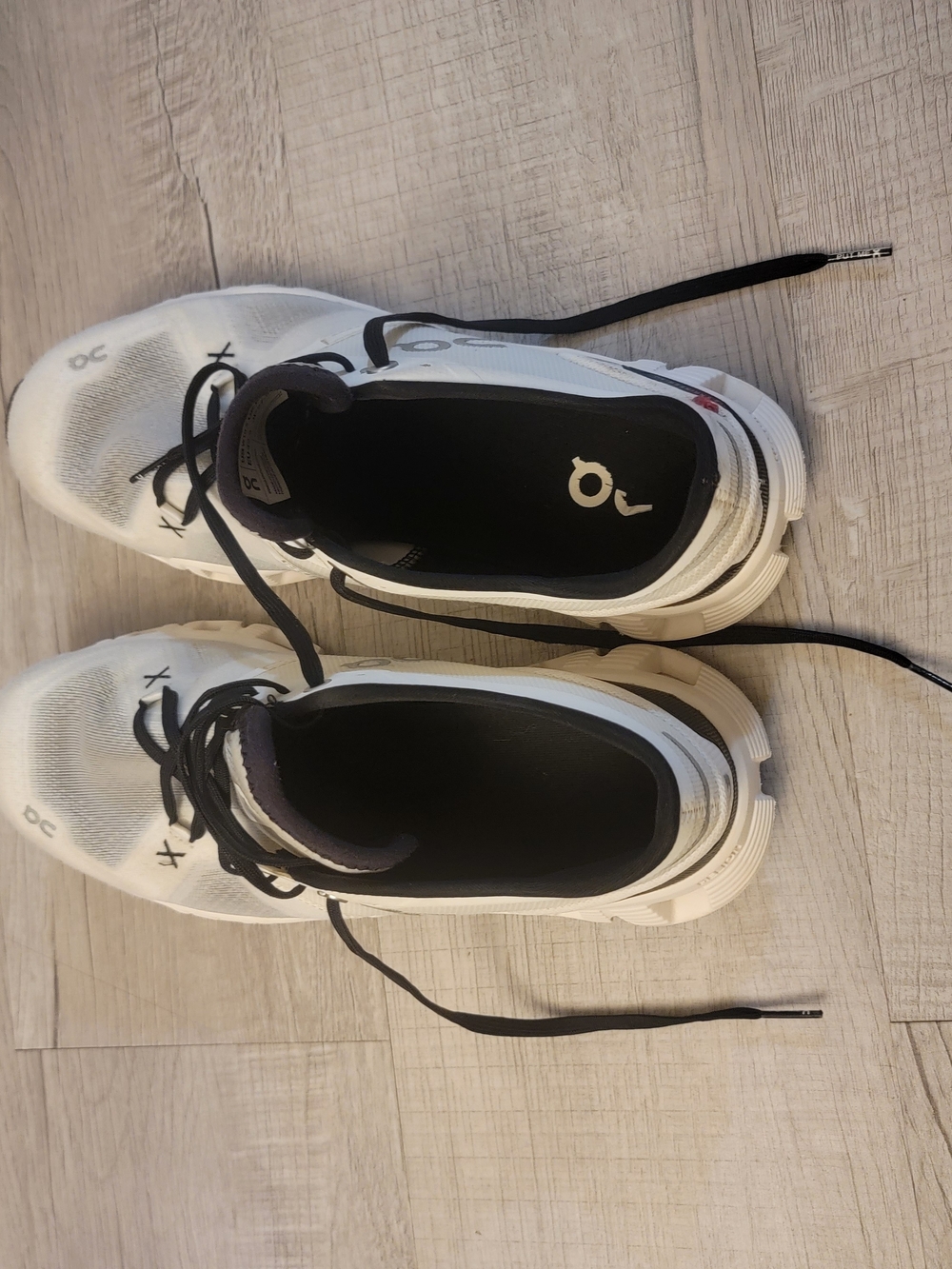 On Running Women's White and Black Athletic Shoes - Picture 8 of 9